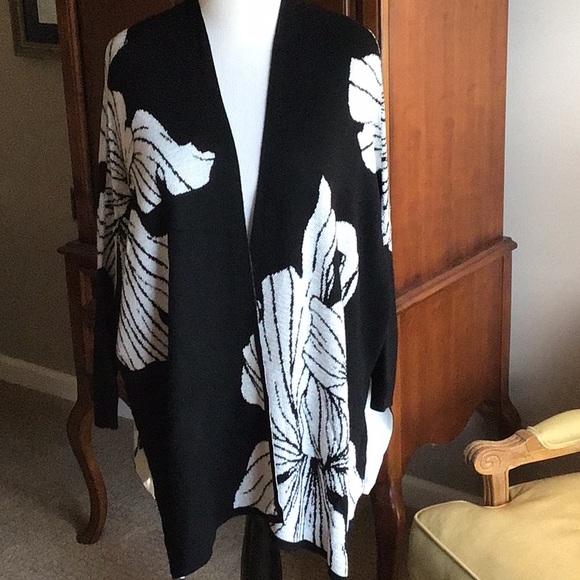 Chico's Sweaters - Chico’s Black w/White Leaf Print Sweater/Wrap